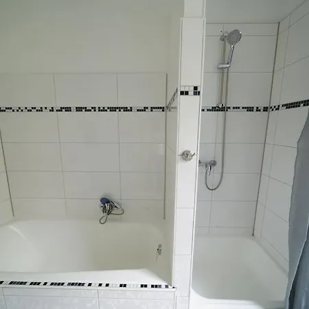 Apartment Schoene Helle 50qm Mit Grosser Kueche Essen