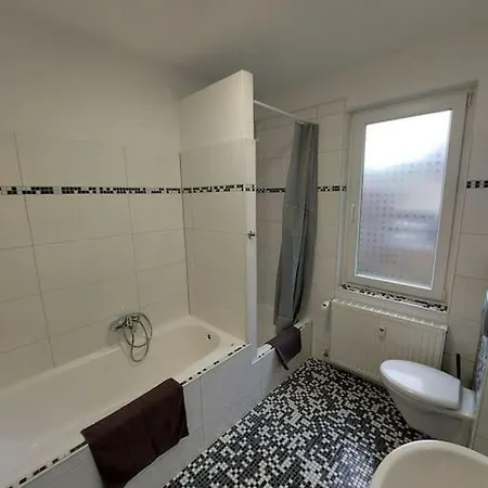 Schoene Helle 50qm Mit Grosser Kueche *